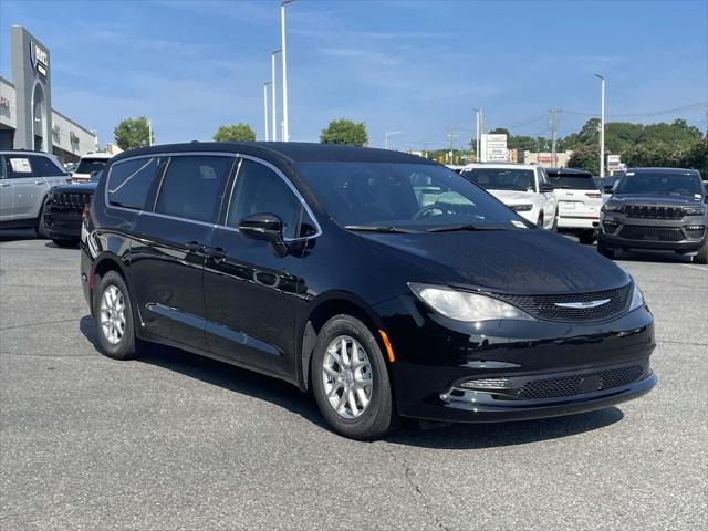 2025 Chrysler Voyager VOYAGER LX