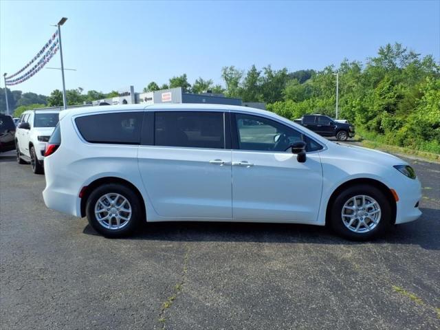 2025 Chrysler Voyager VOYAGER LX