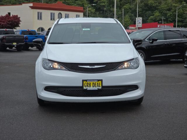 2025 Chrysler Voyager VOYAGER LX