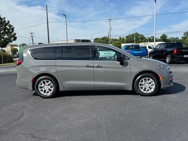 2025 Chrysler Pacifica PACIFICA SELECT