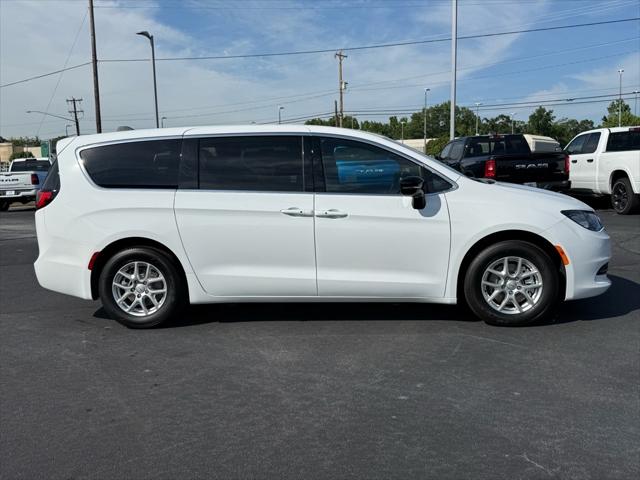 2025 Chrysler Voyager VOYAGER LX