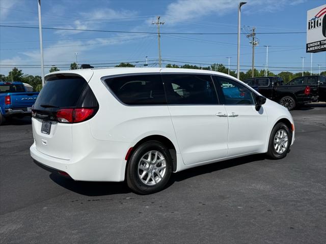 2025 Chrysler Voyager VOYAGER LX