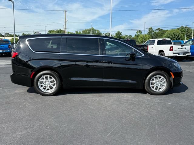 2025 Chrysler Voyager VOYAGER LX