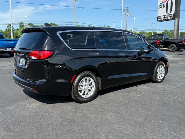 2025 Chrysler Voyager VOYAGER LX