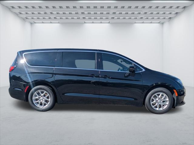 2025 Chrysler Voyager VOYAGER LX
