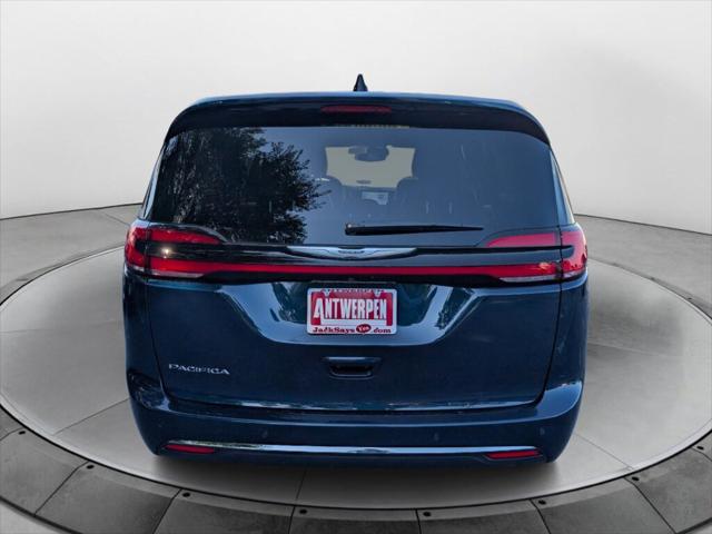2025 Chrysler Pacifica PACIFICA SELECT