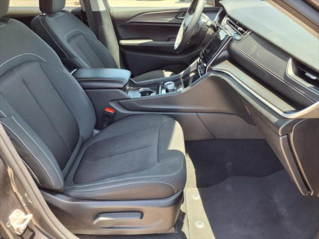 2023 Jeep Grand Cherokee L Laredo 4x4