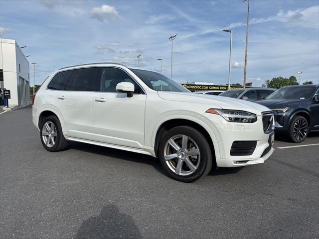 2022 Volvo XC90 T6 Momentum 7 Passenger