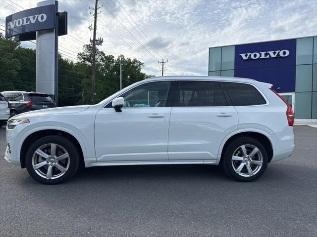 2022 Volvo XC90 T6 Momentum 7 Passenger