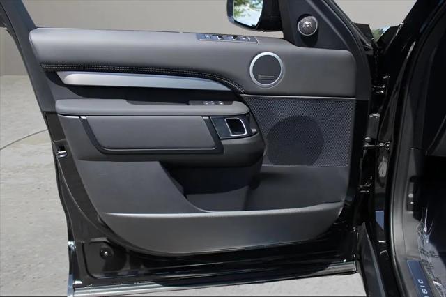 2025 Land Rover Discovery P300 Dynamic SE