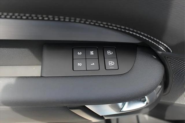 2025 Land Rover Discovery P300 Dynamic SE