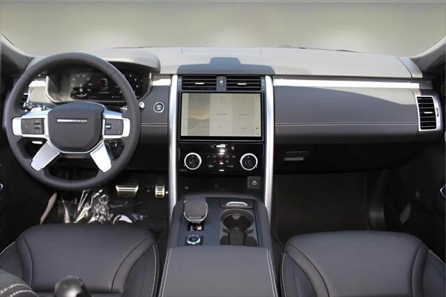 2025 Land Rover Discovery P300 Dynamic SE