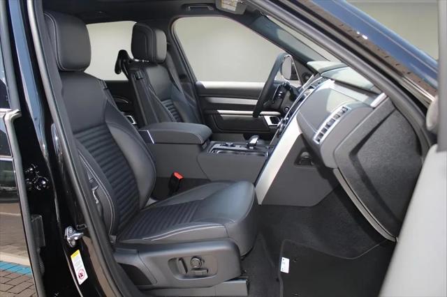 2025 Land Rover Discovery P300 Dynamic SE
