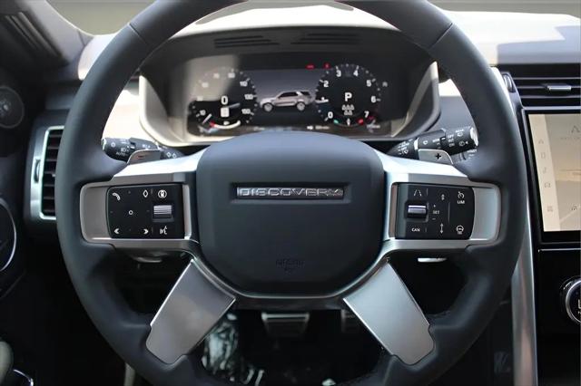 2025 Land Rover Discovery P300 Dynamic SE