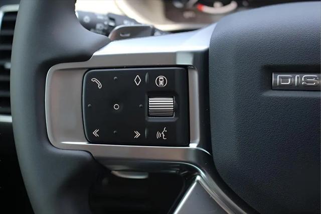 2025 Land Rover Discovery P300 Dynamic SE