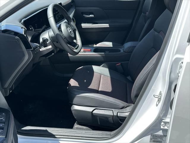 2025 Nissan Kicks SR FWD