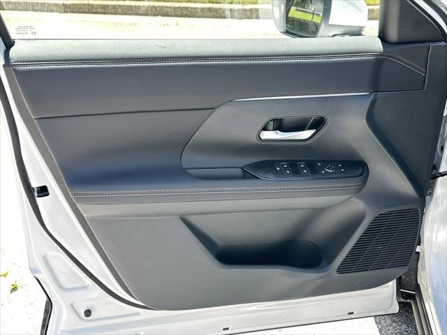 2025 Nissan Kicks SR FWD