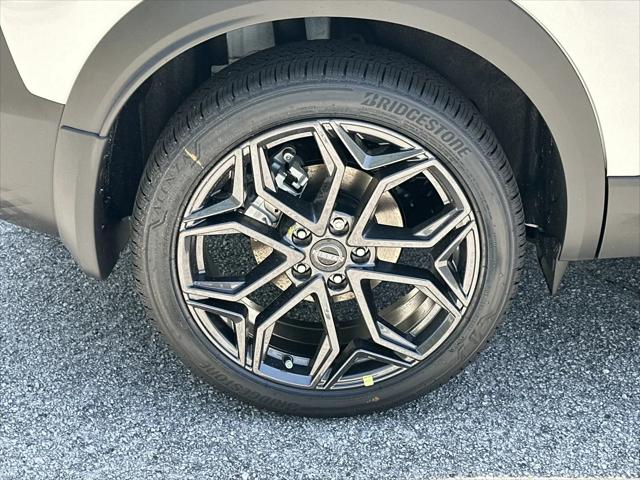 2025 Nissan Kicks SR FWD