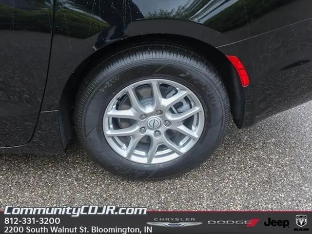 2025 Chrysler Voyager LX