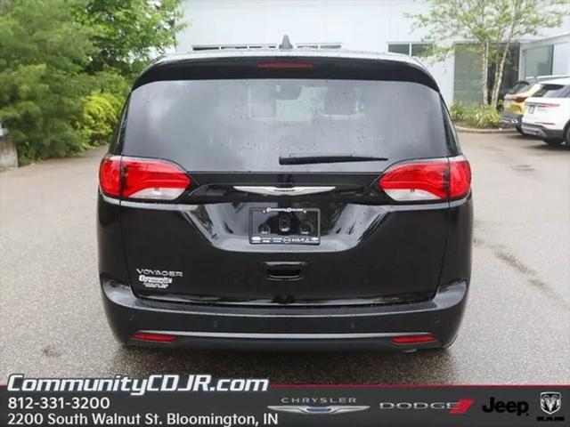 2025 Chrysler Voyager LX