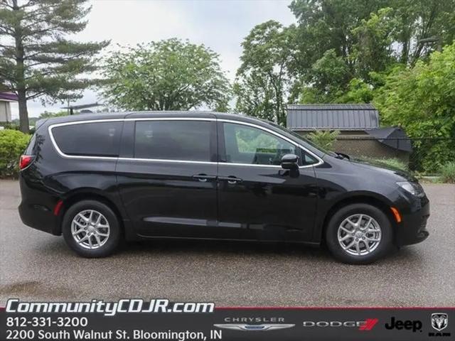 2025 Chrysler Voyager LX