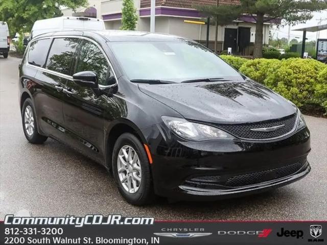 2025 Chrysler Voyager LX