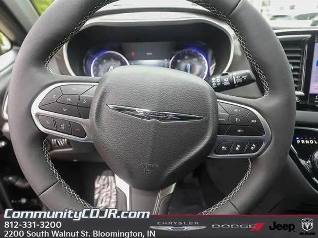 2025 Chrysler Voyager LX