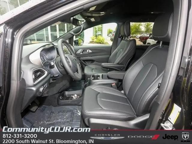 2025 Chrysler Voyager LX