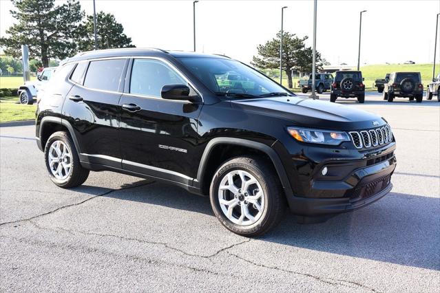 2025 Jeep Compass COMPASS LATITUDE 4X4
