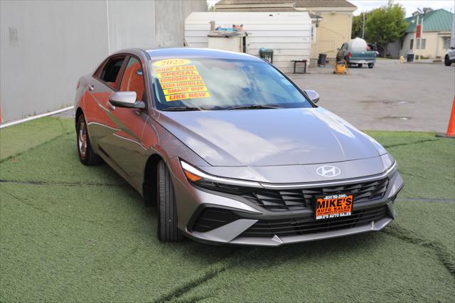 2025 Hyundai Elantra SE