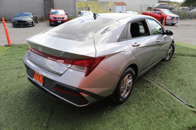 2025 Hyundai Elantra SE