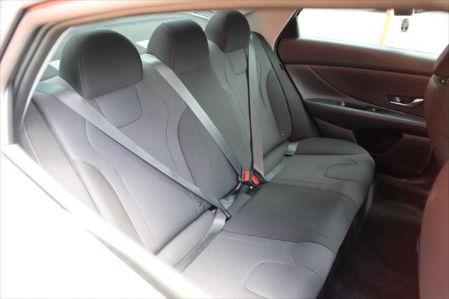 2025 Hyundai Elantra SE