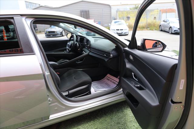 2025 Hyundai Elantra SE