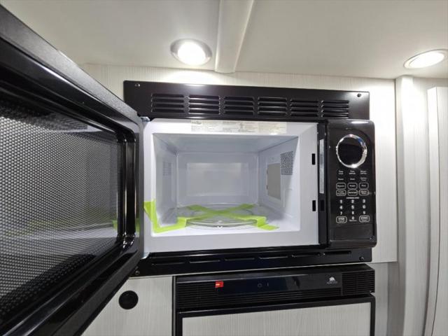 2025 Mercedes-Benz Sprinter 3500XD High Roof 4-Cyl Diesel HO