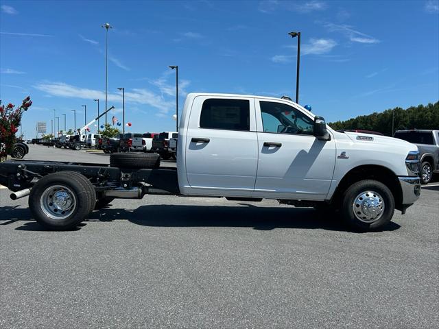 2025 RAM Ram 3500 Chassis Cab RAM 3500 TRADESMAN CREW CAB CHASSIS 4X4 60 CA