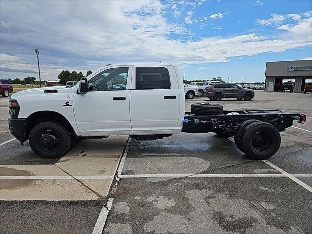 2025 RAM Ram 3500 Chassis Cab RAM 3500 TRADESMAN CREW CAB CHASSIS 4X4 60 CA