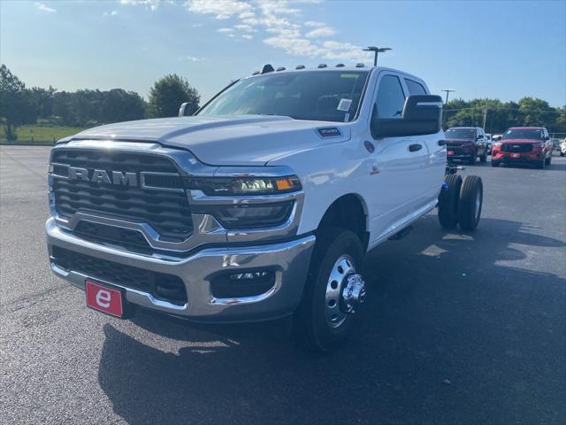 2025 RAM Ram 3500 Chassis Cab RAM 3500 TRADESMAN CREW CAB CHASSIS 4X4 60 CA