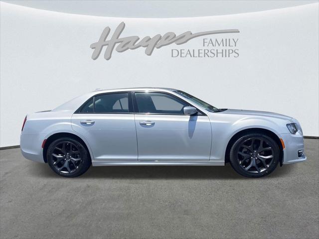 2022 Chrysler 300 Touring L