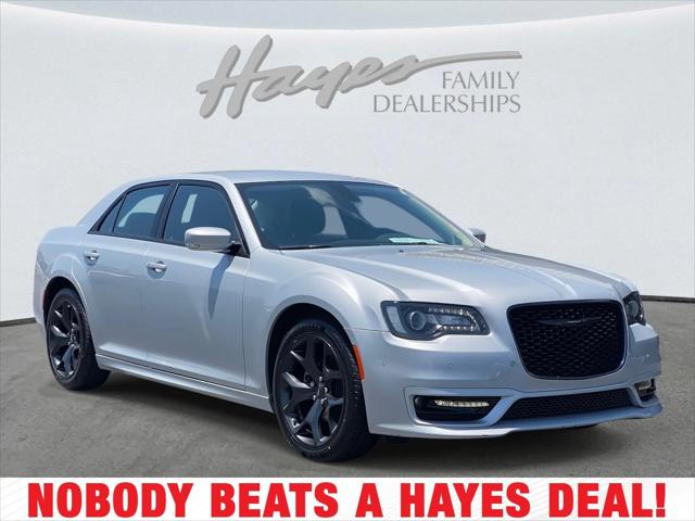 2022 Chrysler 300 Touring L