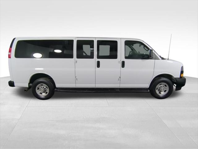 2022 Chevrolet Express Passenger RWD 3500 Extended Wheelbase LS