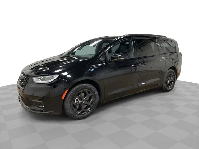 2024 Chrysler Pacifica Hybrid Premium S Appearance Pkg