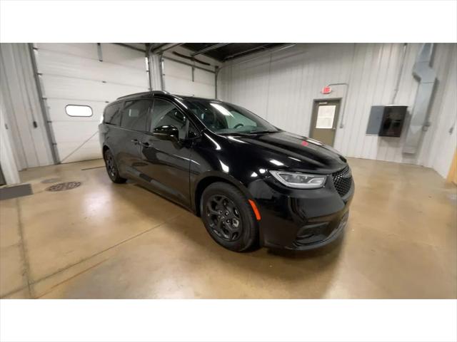 2024 Chrysler Pacifica Hybrid Premium S Appearance Pkg