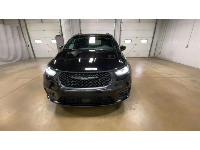 2024 Chrysler Pacifica Hybrid Premium S Appearance Pkg