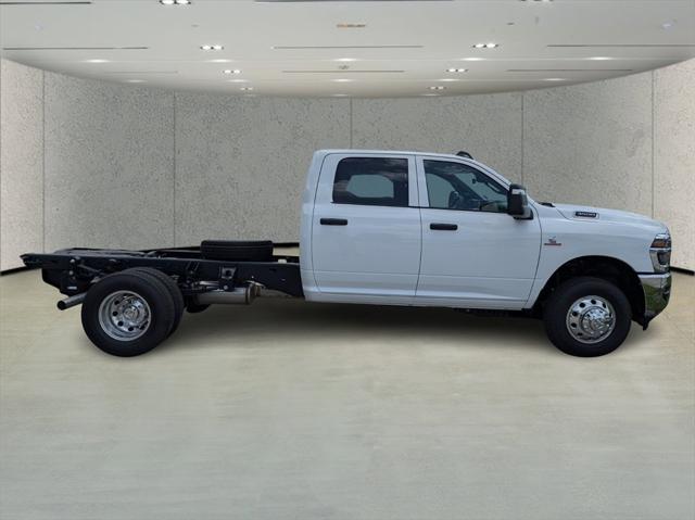 2025 RAM Ram 3500 Chassis Cab RAM 3500 TRADESMAN CREW CAB CHASSIS 4X4 60 CA