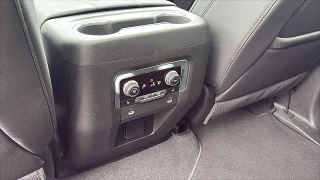 2024 GMC Yukon 4WD SLT