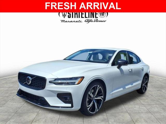 2024 Volvo S60 B5 Core Dark Theme