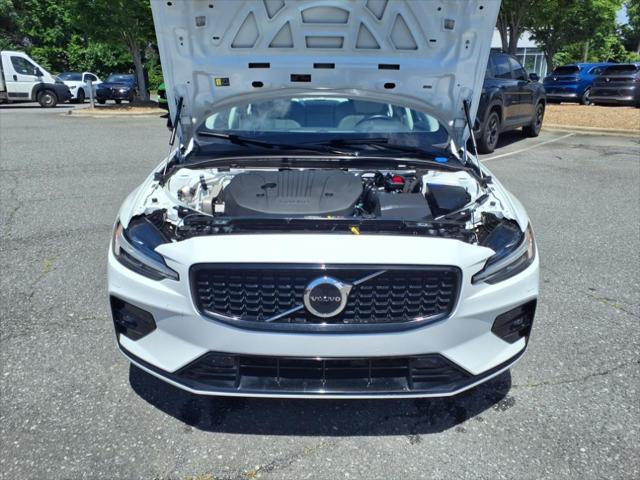 2024 Volvo S60 B5 Core Dark Theme