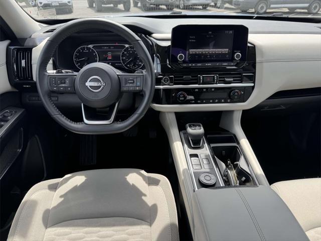 2024 Nissan Pathfinder SV 4WD