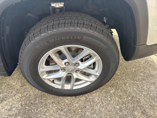 2025 Jeep Grand Cherokee GRAND CHEROKEE L LAREDO 4X2