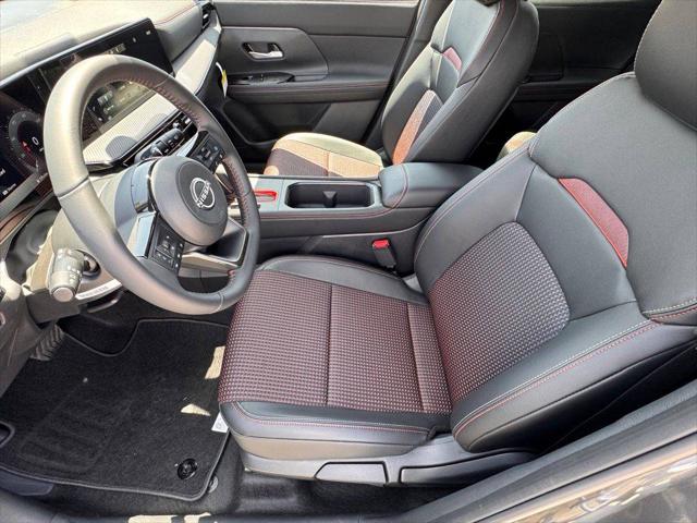 2025 Nissan Kicks SR FWD